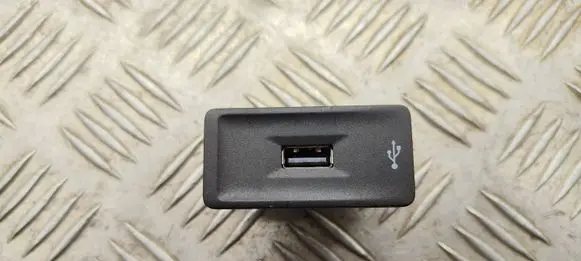 Volkswagen PASSAT B8 USB socket connector 3G0035222