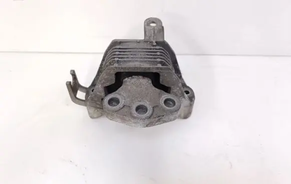 Opel Zafira C Engine mount bracket 13347455