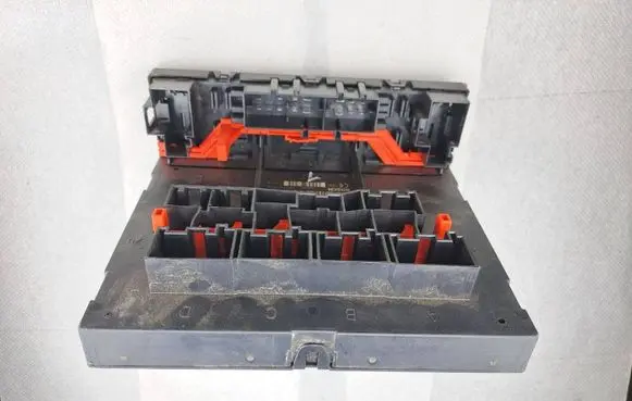 Volkswagen Golf V Comfort/convenience module 3C0937049D F005V00525