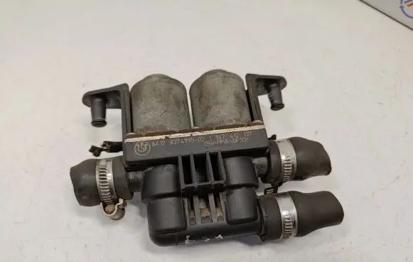 BMW 5 E39 Coolant heater control valve 64128374995 64128372016 64128391000