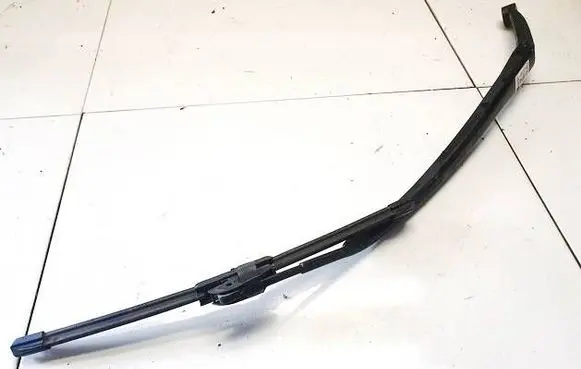 Front wiper blade arm