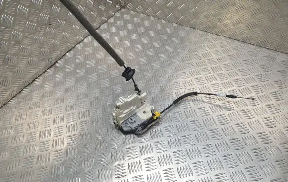 Audi A1 Rear door lock 8X0839016