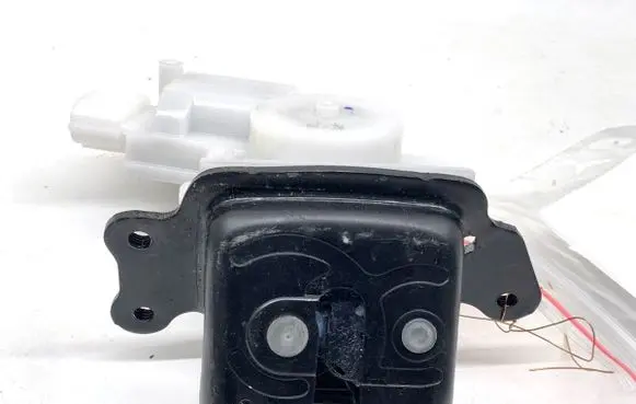Toyota Yaris Cross Tailgate exterior lock 
