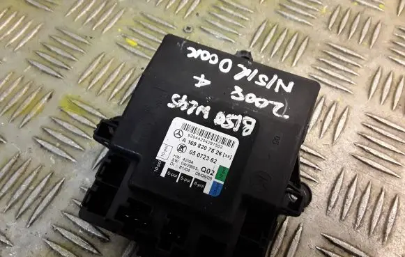 Mercedes-Benz A W169 Door control unit/module 1698207526 A1698207526