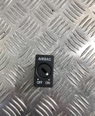 Passenger airbag on/off switch