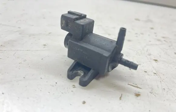 Opel Astra H Vacuum valve 72244800