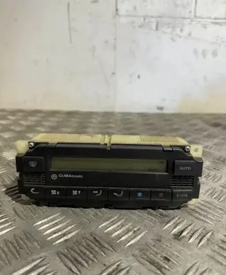 Volkswagen Golf IV Climate control unit 5HB007617
