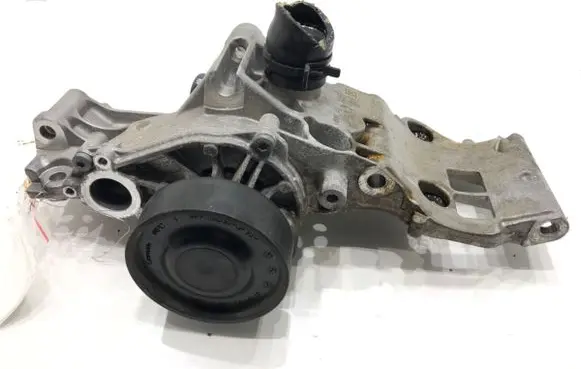 BMW 2 F44 Engine mounting bracket 8631940
