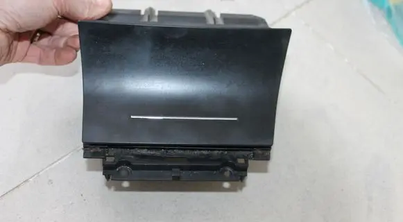 Skoda Octavia Mk2 (1Z) Ashtray (front) 1Z1863077A 1Z1857962B 8102550
