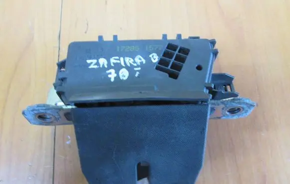 Opel Zafira B Tailgate/trunk/boot lock/catch/latch 495058724 172851577