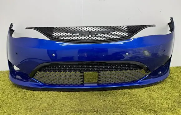 Chrysler Pacifica Front bumper 6825919aa