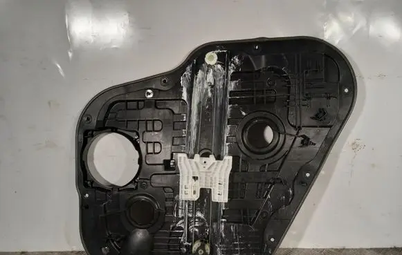 KIA Sorento Rear window lifting mechanism without motor
