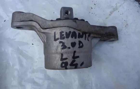 Maserati Levante Engine mount bracket 670003629