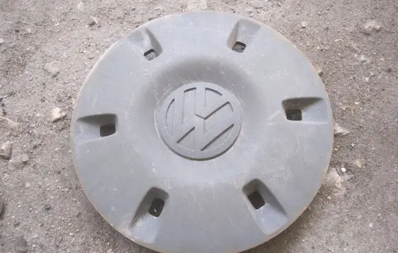 Volkswagen Crafter Original wheel cap 9064010025