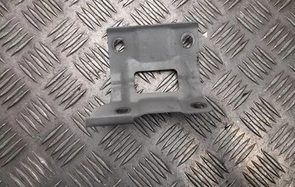 Polestar 4 Engine mounting bracket 