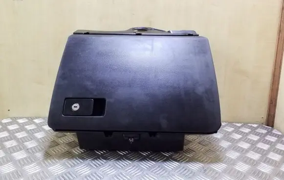 Volkswagen PASSAT B7 Glove box set 3C2857101 5L0947565 3AC857097K
