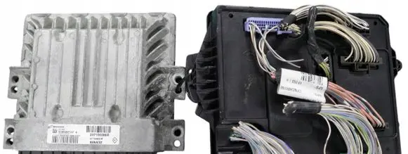 Renault Megane III Engine control unit/module 237100386R