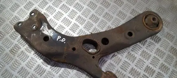 Toyota RAV 4 (XA30) Front lower control arm/wishbone