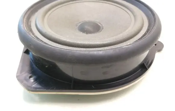 Audi A4 S4 B7 8E 8H Front door speaker 8E0035411