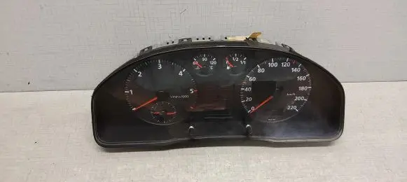 Audi A4 S4 B5 8D Speedometer (instrument cluster) 88311225 81117898 110008830