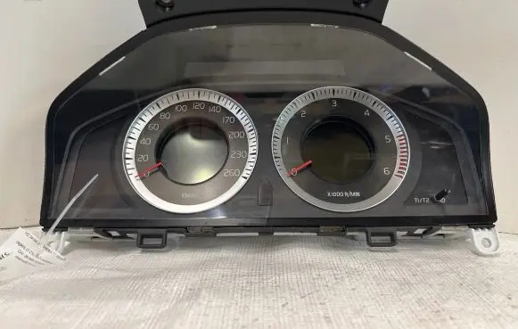 Volvo V70 Speedometer (instrument cluster) 31270901AA 69399320U