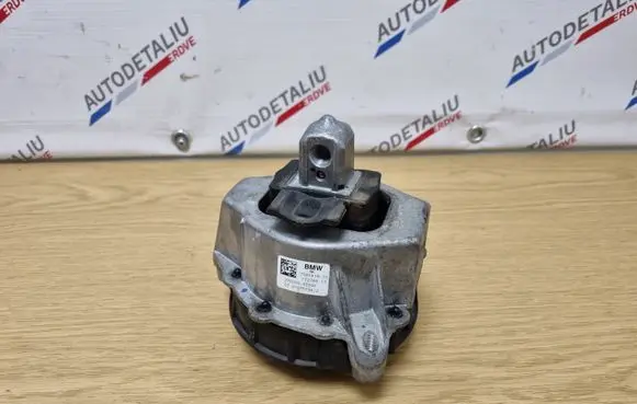 BMW 3 G20 G21 Engine mount bracket 7581619