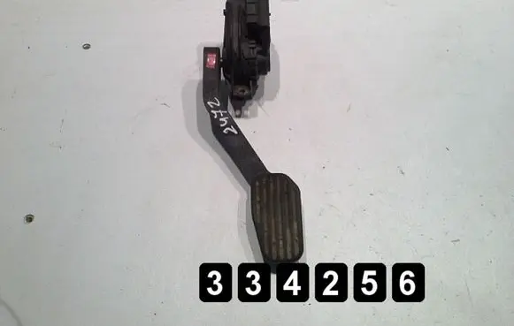 Accelerator throttle pedal