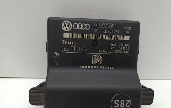 Volkswagen Golf SportWagen Gateway control module 1K0907530F 1K0907951