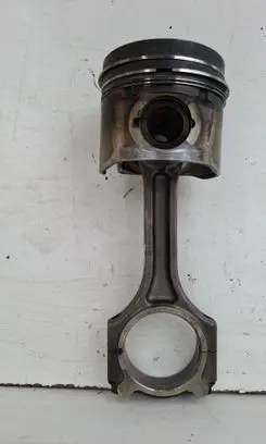 KIA Sportage Piston with connecting rod