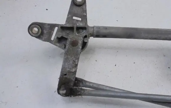 Front wiper linkage