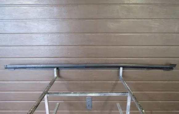 Front sill (body part)
