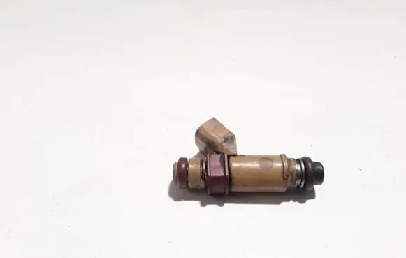 Volvo S40 Fuel injector 8627815