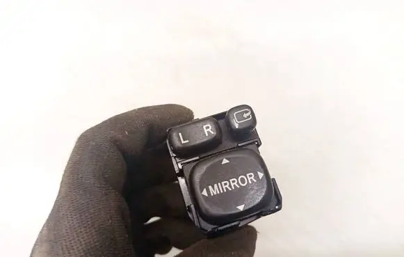 Toyota Avensis T250 Wing mirror switch 183575