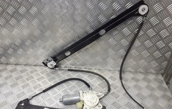 Mercedes-Benz Vaneo W414 Front door window regulator with motor A4147201046