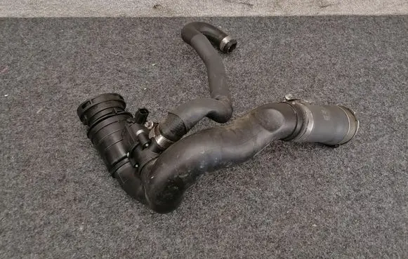 Land Rover Discovery 5 Intercooler hose/pipe JPLA6N650 HX736N906