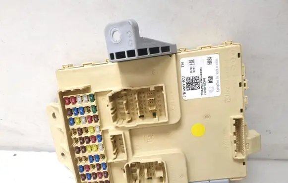 Hyundai Santa Fe Fuse module 91950S1340