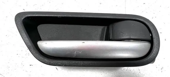 Mazda 3 II Front door interior handle