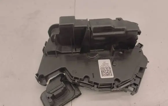 Volkswagen Tiguan Front door lock 5NC837015B