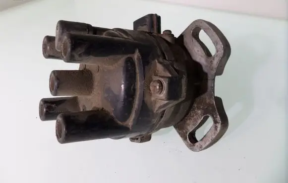 Mazda 323 F Spark distributor T2852371