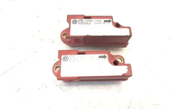 Volkswagen Golf IV Airbag deployment crash/impact sensor 1J0909606D 37990405 5WK42350