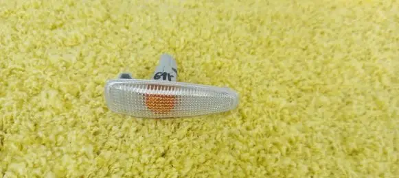 Mitsubishi Outlander Front fender indicator light